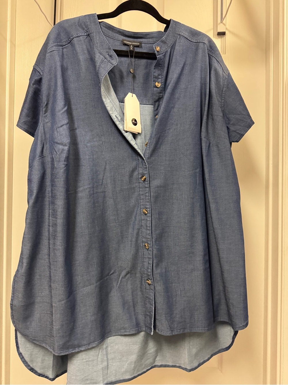 Universal Standard Chambray Button-Front Short Sleeve Top in Blue